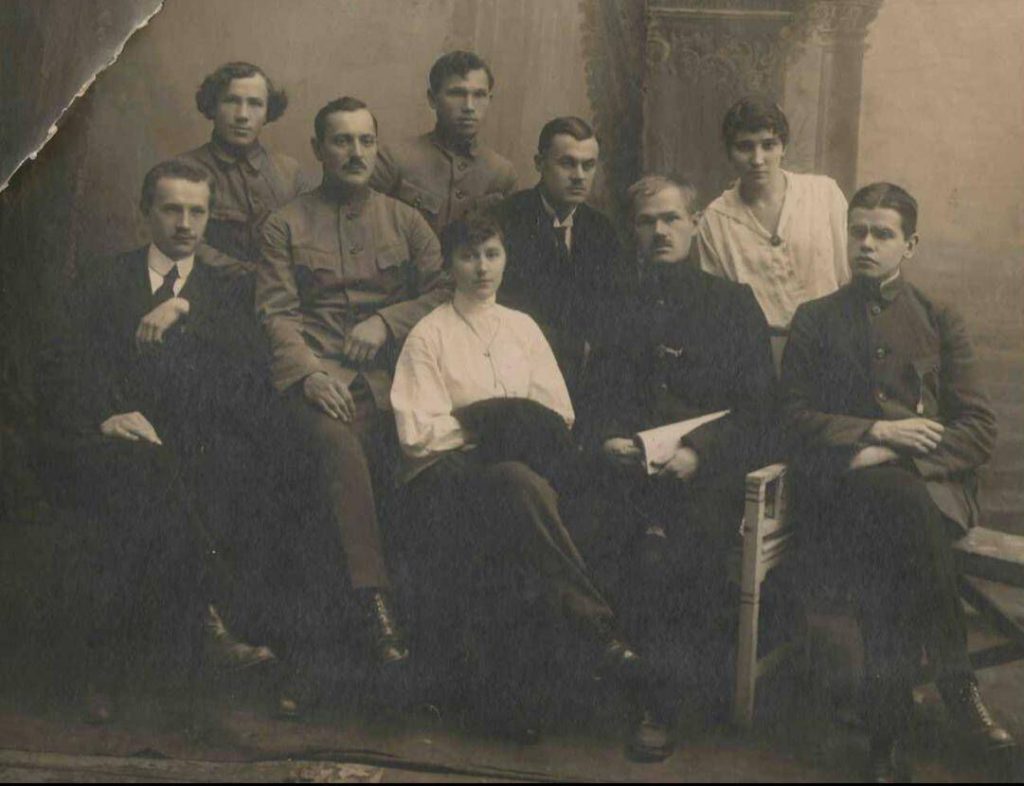 Члены комитета комсомола и студенческого самоуправления. 1920 год Члены комитета комсомола и студенческого самоуправления. 1920 год